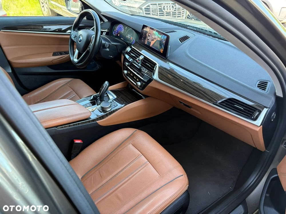 BMW Seria 5 530d xDrive Luxury Line - 26