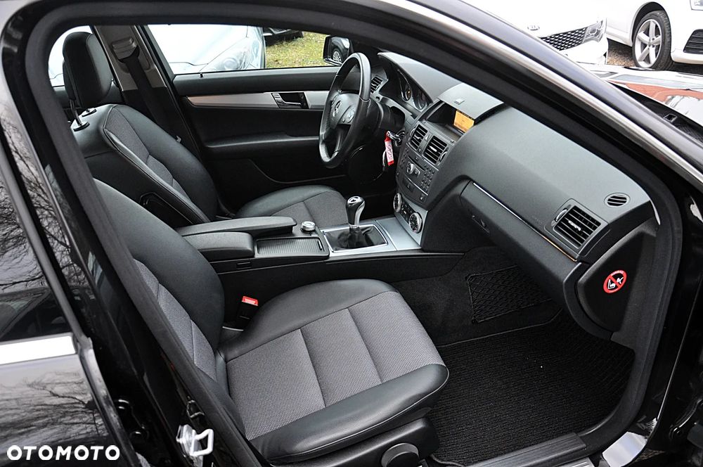 Mercedes-Benz Klasa C 180 Kompressor BlueEFFICIENCY Avantgarde - 25