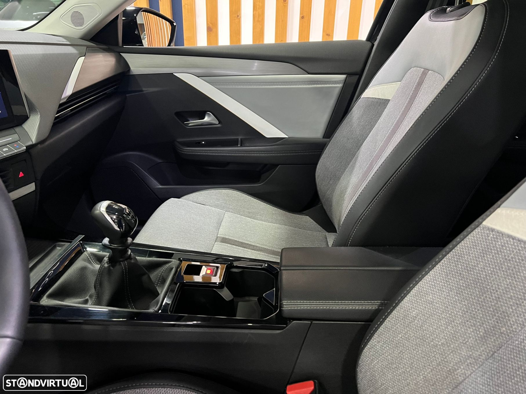 Opel Astra 1.2 T Elegance - 13