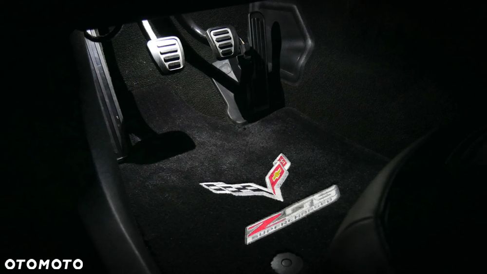 Chevrolet Corvette - 36