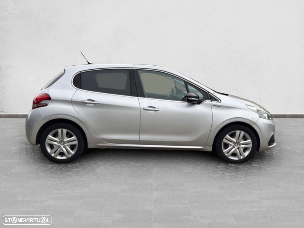 Peugeot 208 1.2 PureTech GT Line - 4