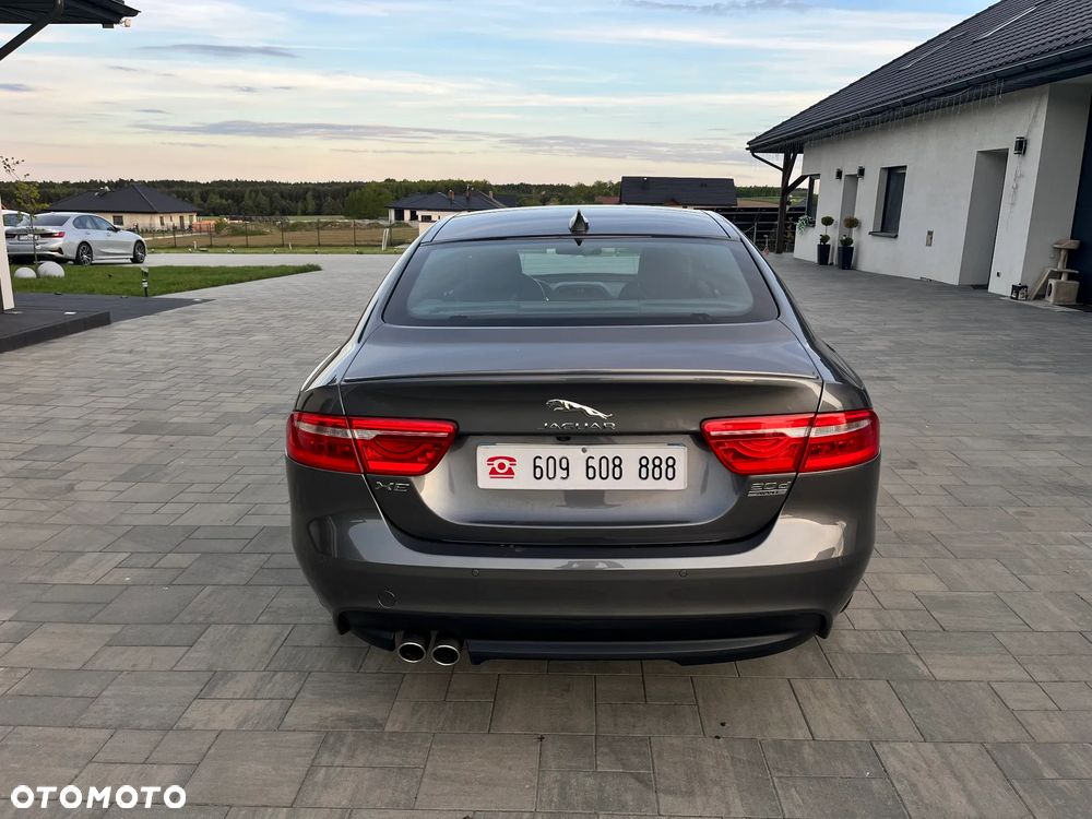 Jaguar XE 2.0 D AWD R-Sport - 6
