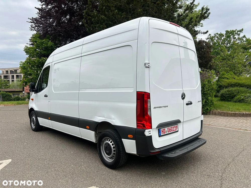 Mercedes-Benz Sprinter - 4