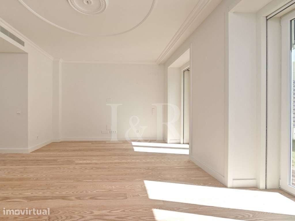 Apartamento T1 com pátio exterior junto ao Marquês Pombal, Lisboa - Grande imagem: 4/35