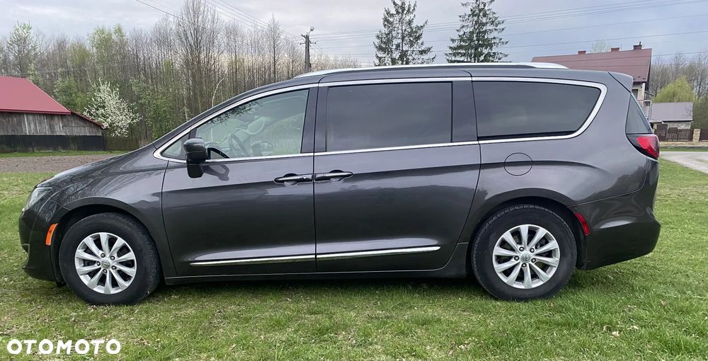 Chrysler Pacifica - 6