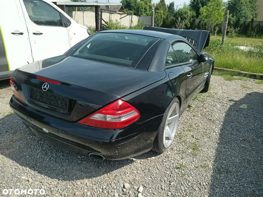 Mercedes-Benz SLC 180 9G-TRONIC RedArt Edition - 3