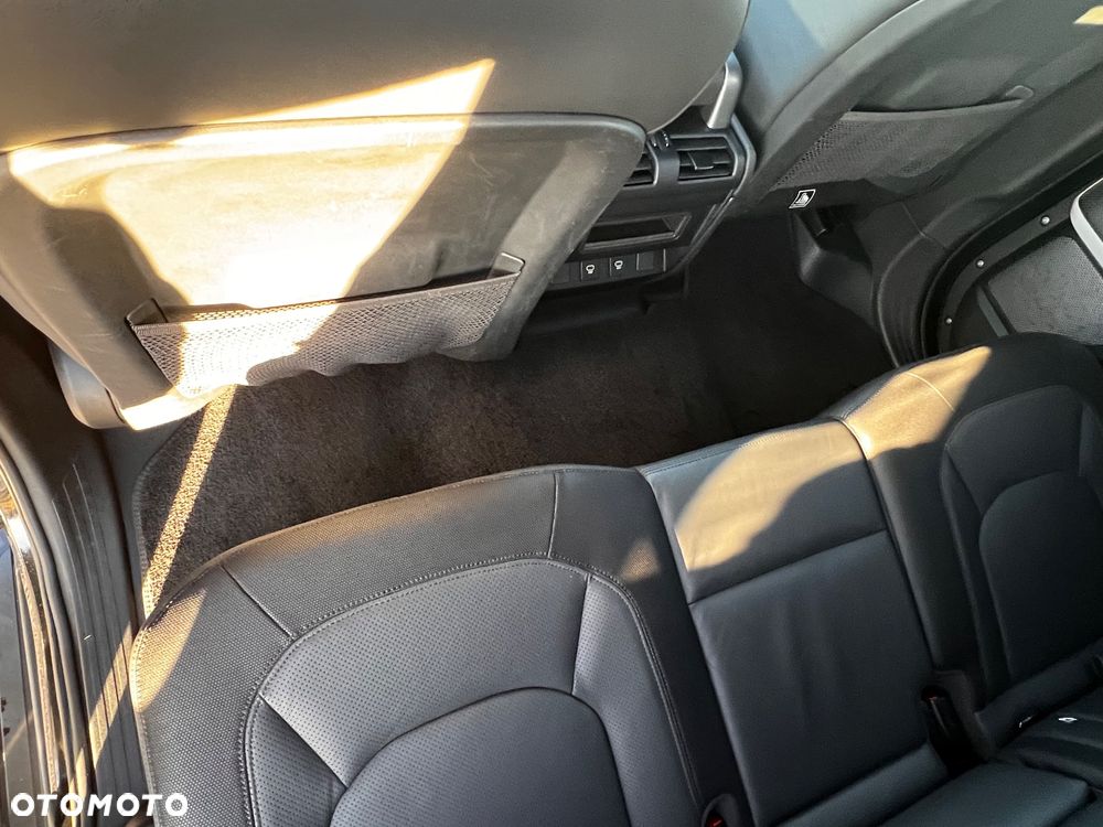 Land Rover Defender - 29