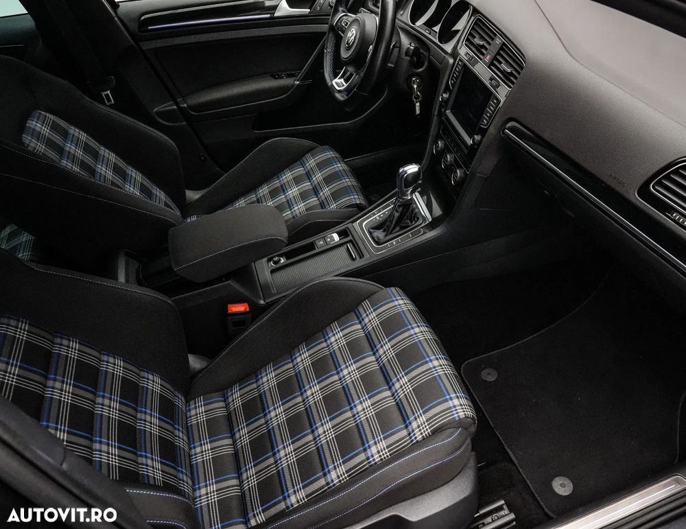 Volkswagen Golf - 12