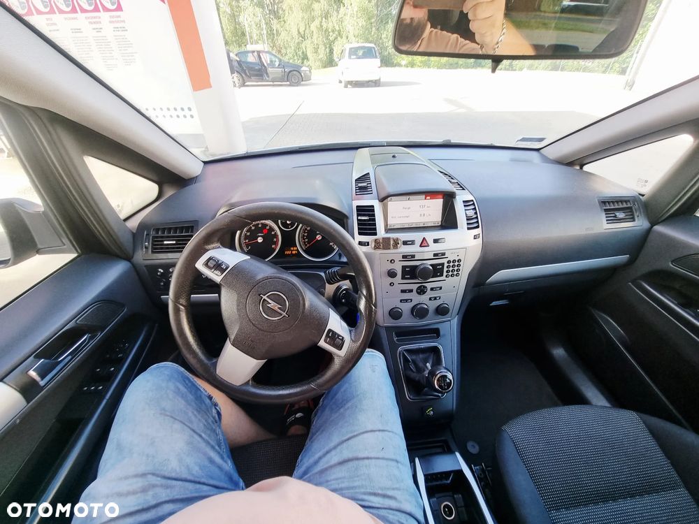Opel Zafira 1.8 Cosmo - 39