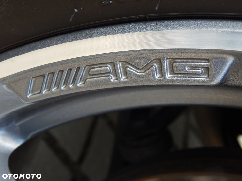 Mercedes-Benz GLC - 32