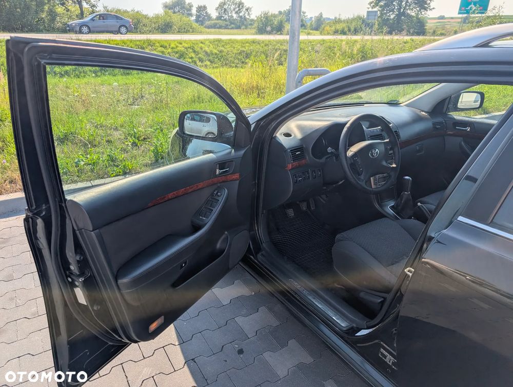 Toyota Avensis 2.0 D-4D - 20