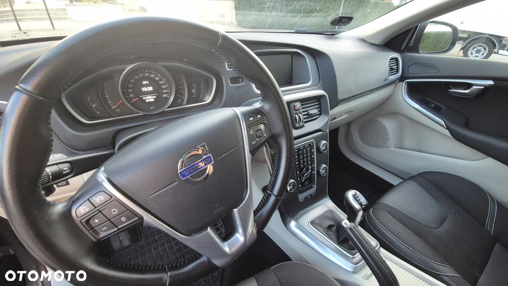 Volvo V40 T3 Drive-E Momentum - 23