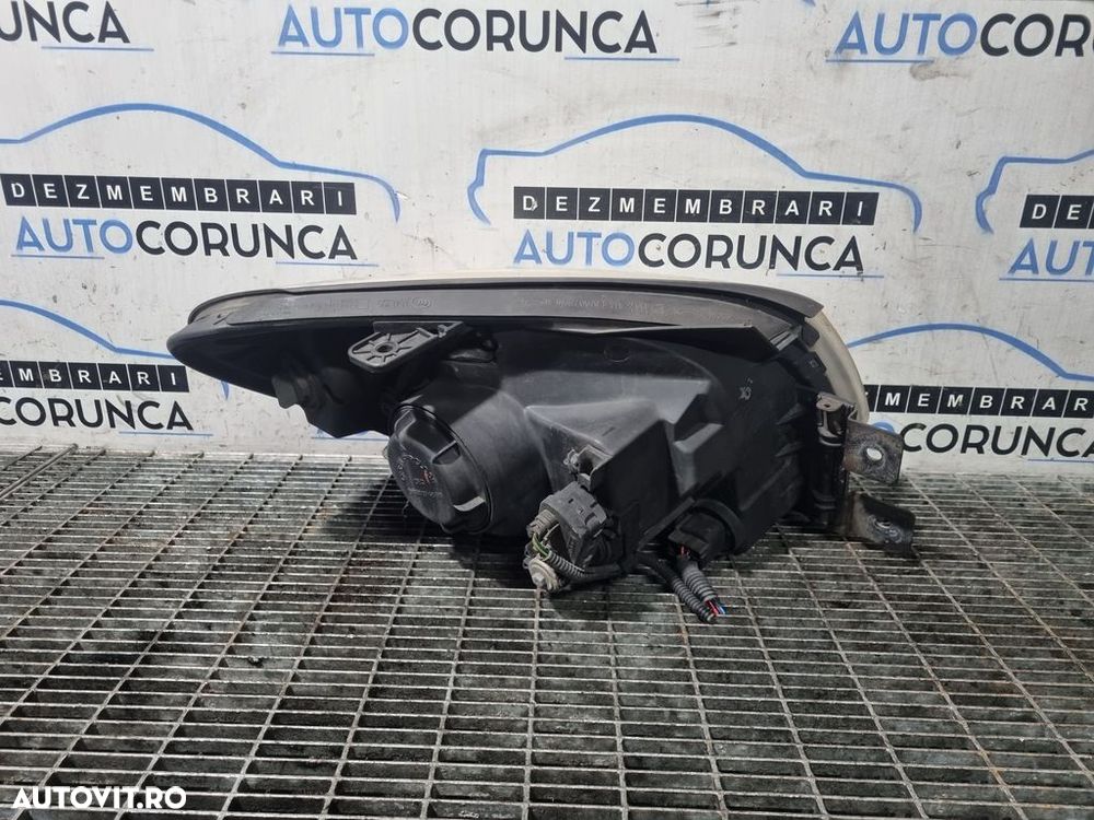 Far Stanga Kia Sportage II 2006 - 2010 SUV 4 Usi (1195) Fara xenon - 2