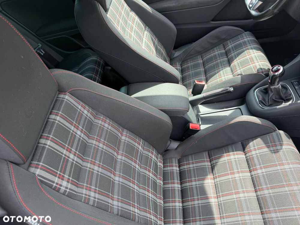 Volkswagen Golf 2.0 GTI - 25