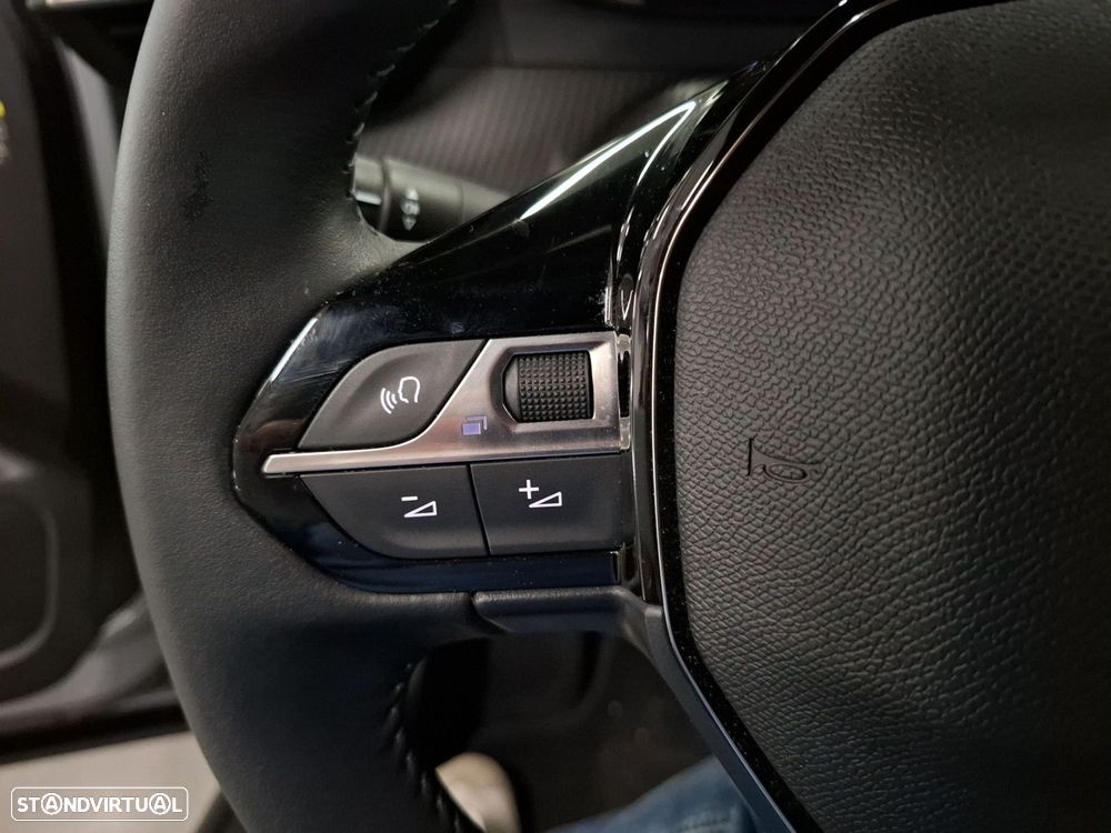 Peugeot 2008 1.2 PureTech Allure - 16