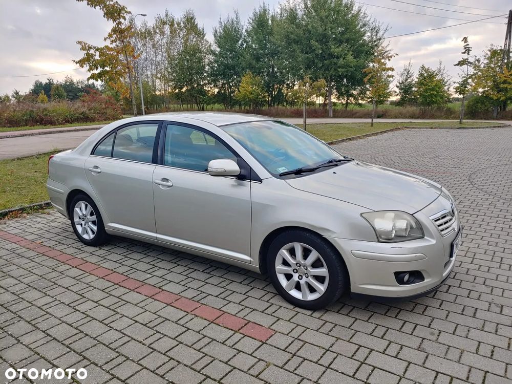 Toyota Avensis 1.8 VVT-i Sol Premium - 1