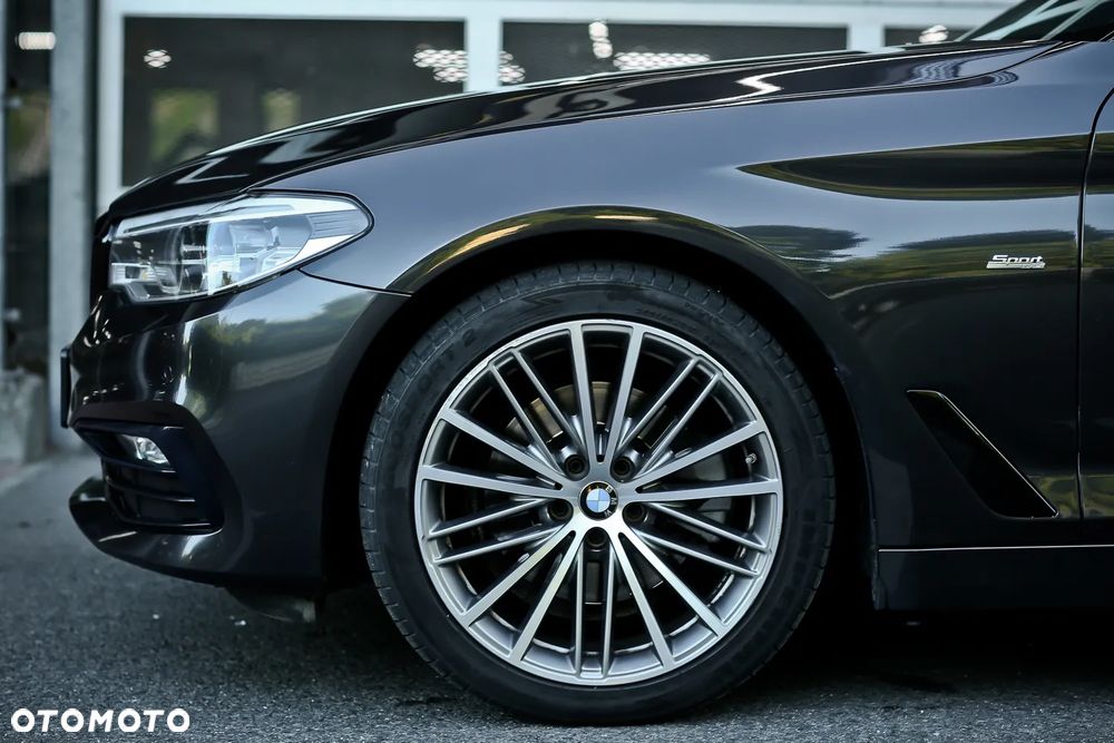 BMW Seria 5 520d Sport Line - 3