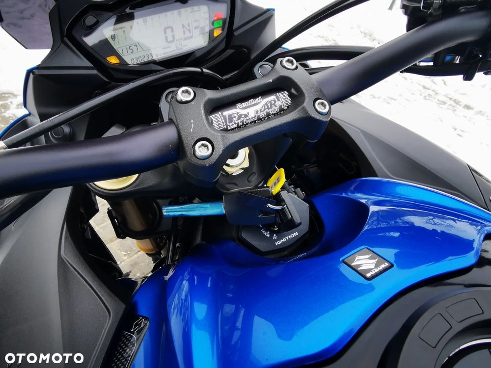 Suzuki GSX - 32