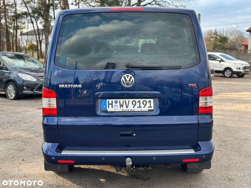 Volkswagen Multivan - 11