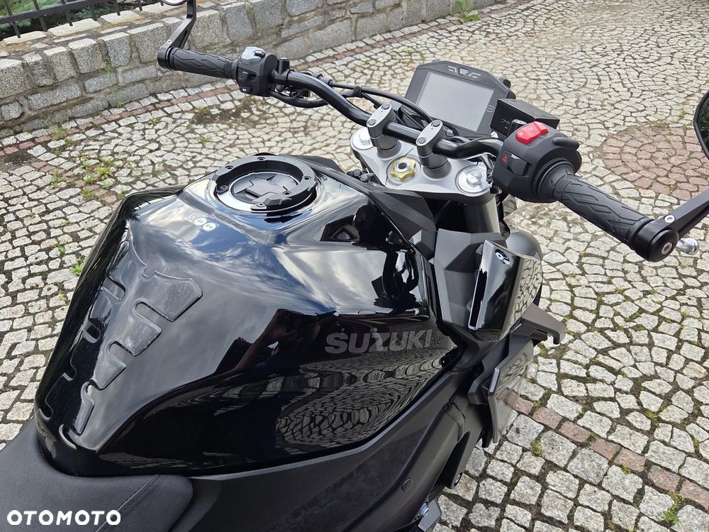 Suzuki GSX - 22