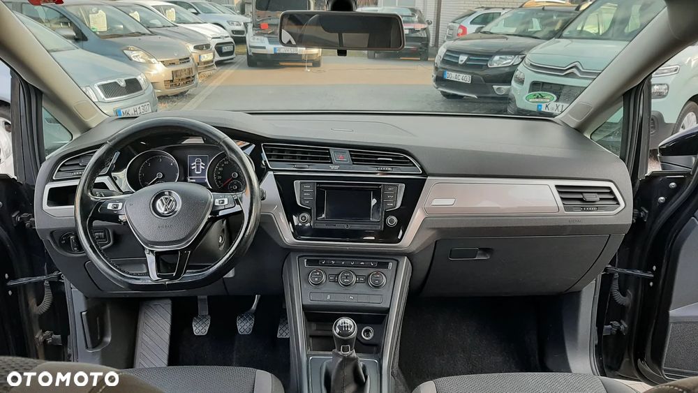Volkswagen Touran - 8