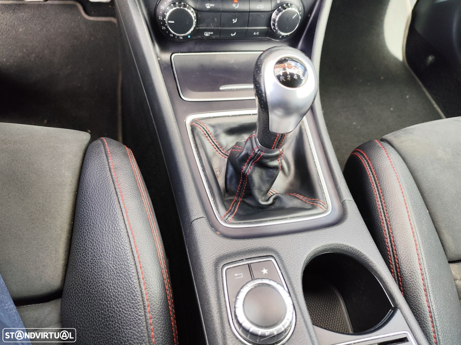 Mercedes-Benz A 200 d AMG Line - 14