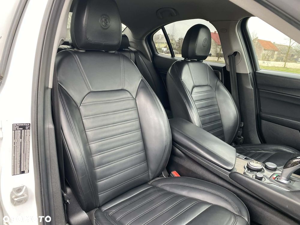 Alfa Romeo Giulia 2.2 AT8 Super - 14