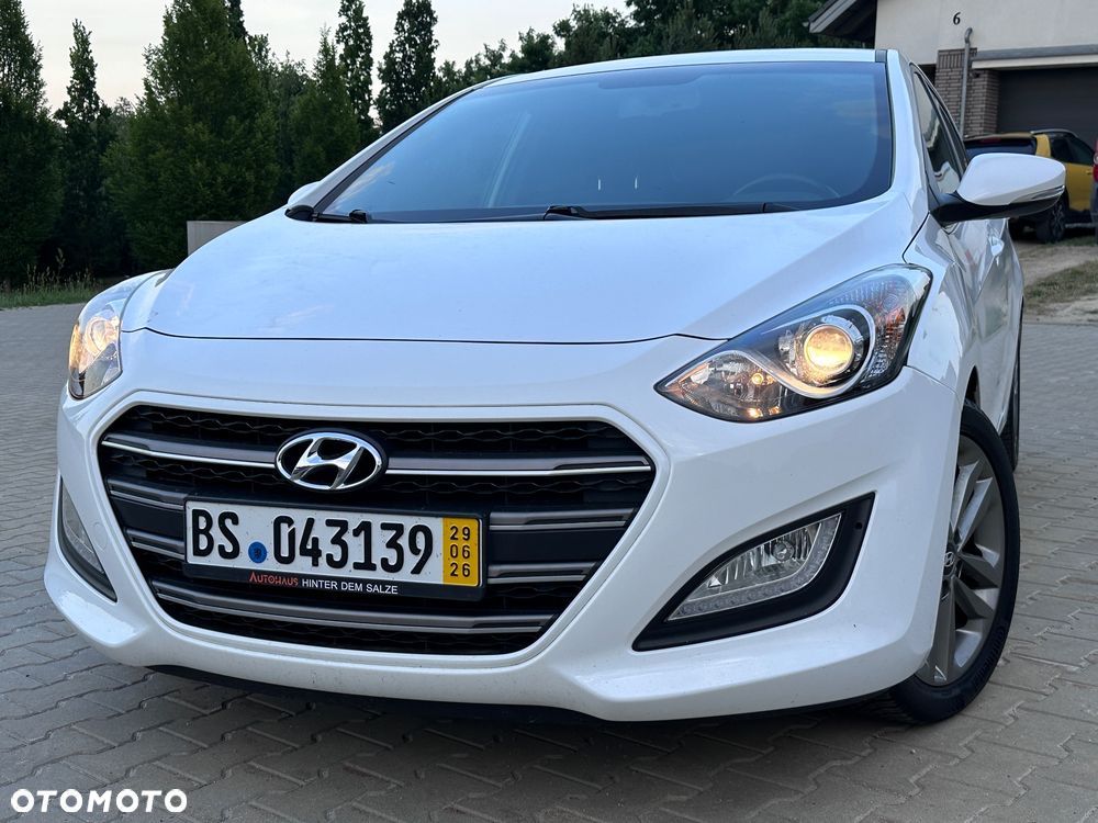 Hyundai i30 blue 1.6 GDI Passion - 1