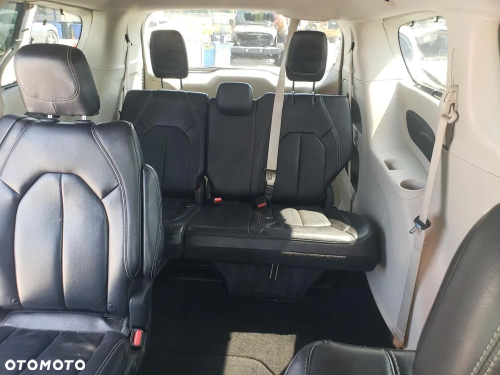 Chrysler Pacifica - 10