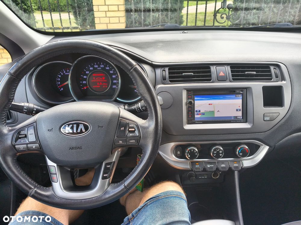 Kia Rio 1.2 L - 15