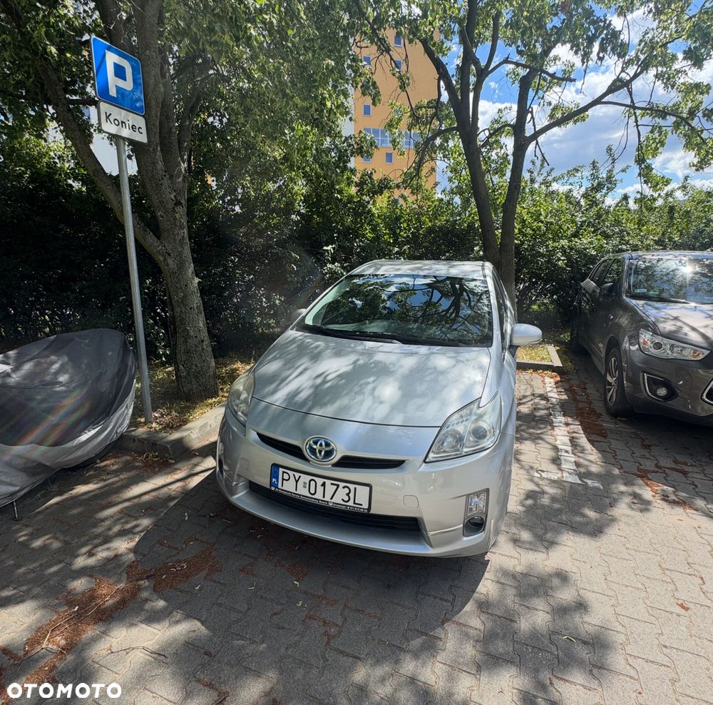 Toyota Prius (Hybrid) - 10