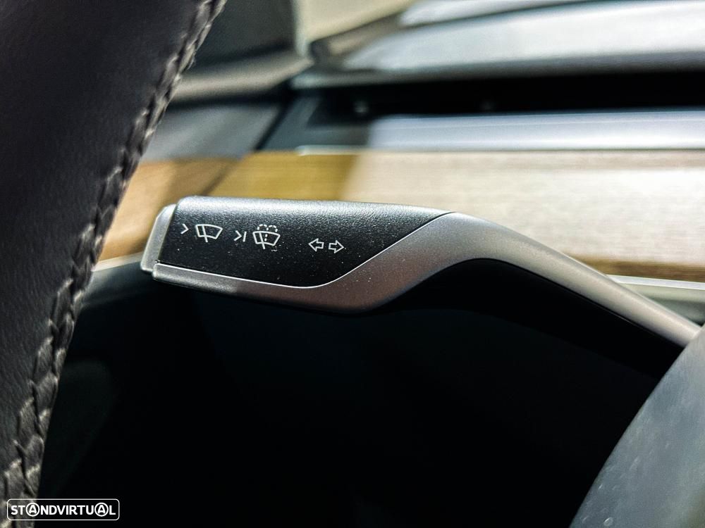 Tesla Model Y Performance Dual Motor AWD - 26