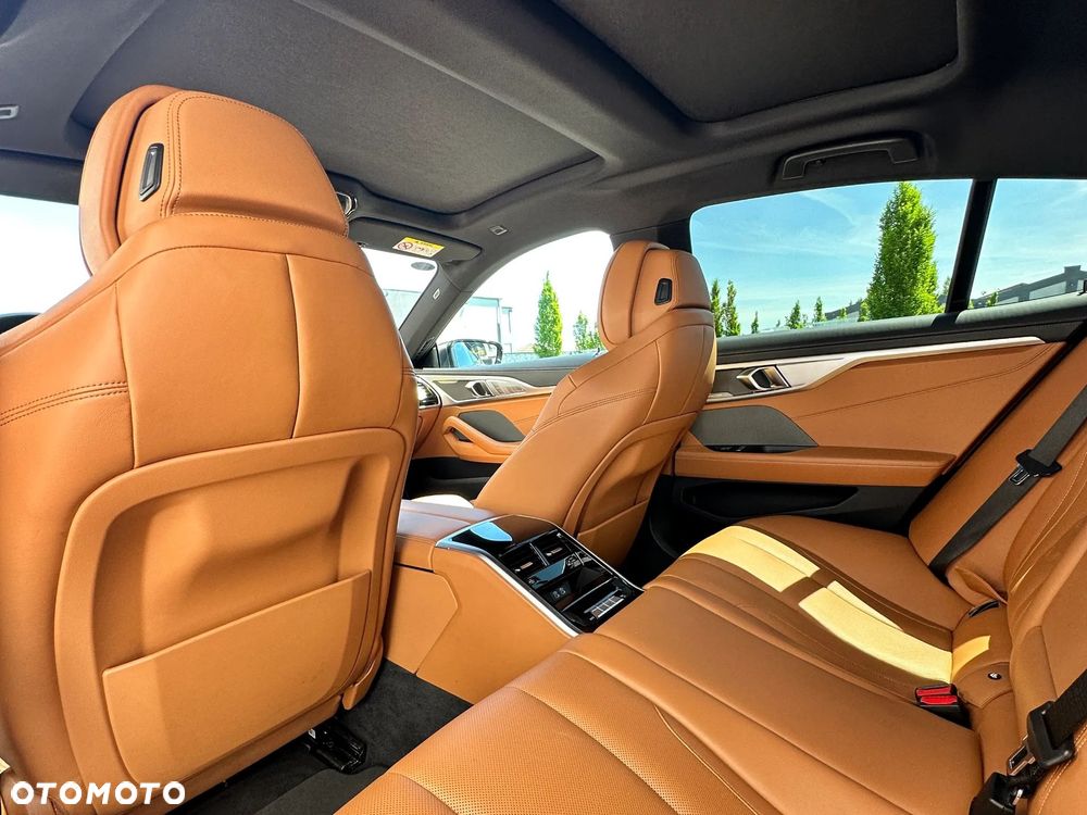BMW Seria 8 - 26