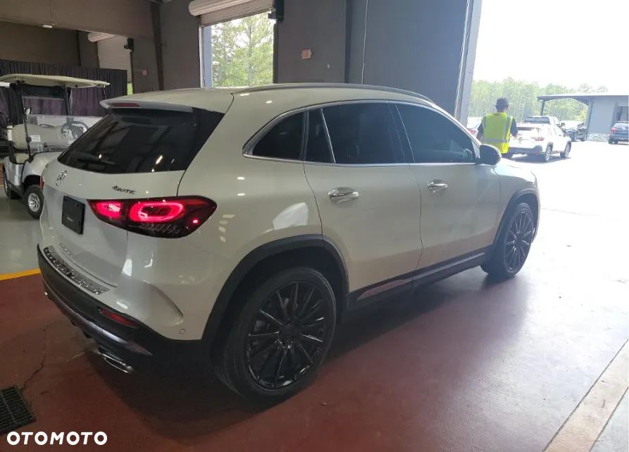 Mercedes-Benz GLA 250 4Matic 8G-DCT AMG Line - 4