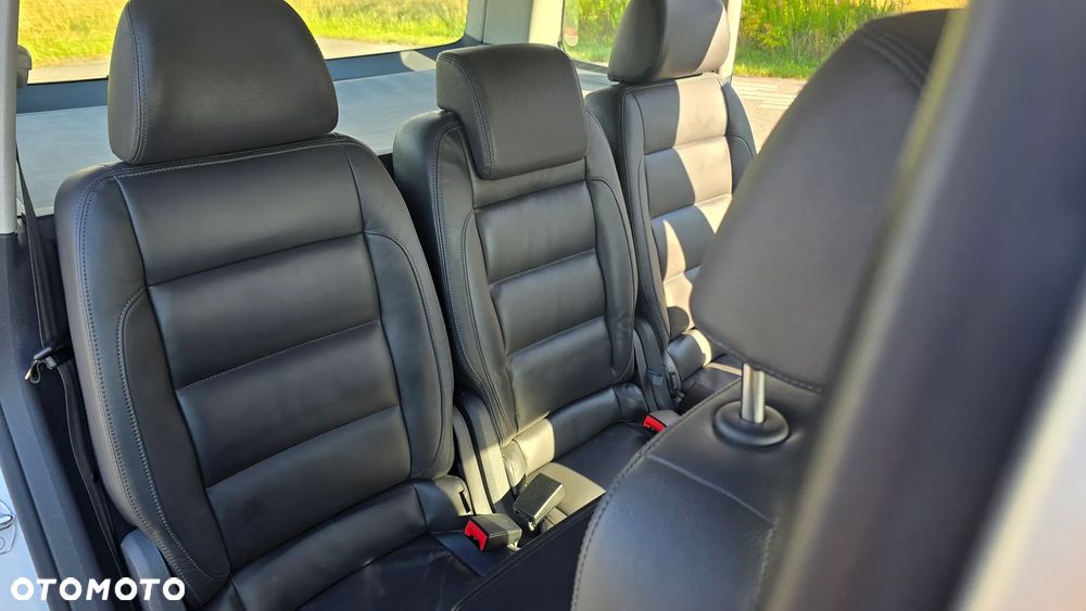 Volkswagen Touran 1.9 TDI DSG United - 26
