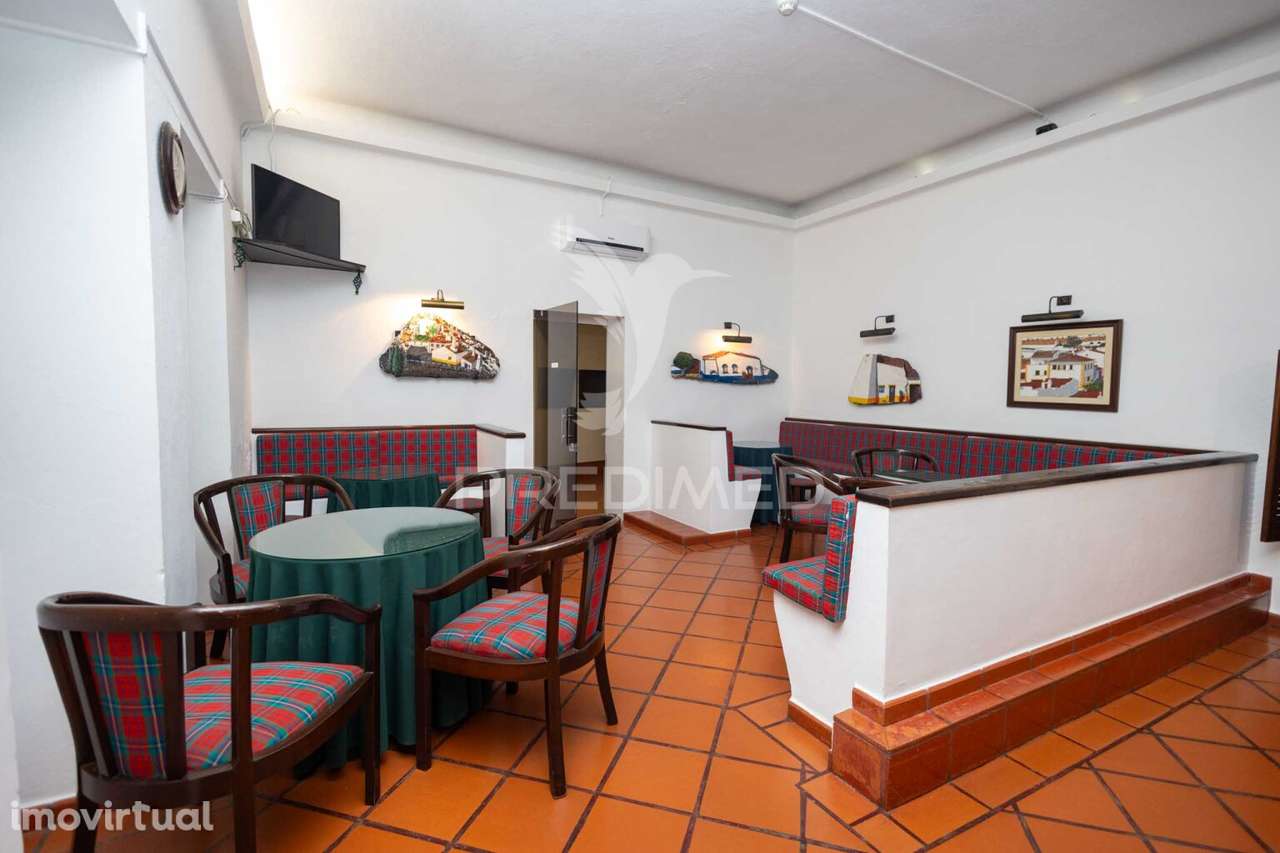 Residencial com 9 quartos, café e loja, no centro do Alandroal - Grande imagem: 5/40