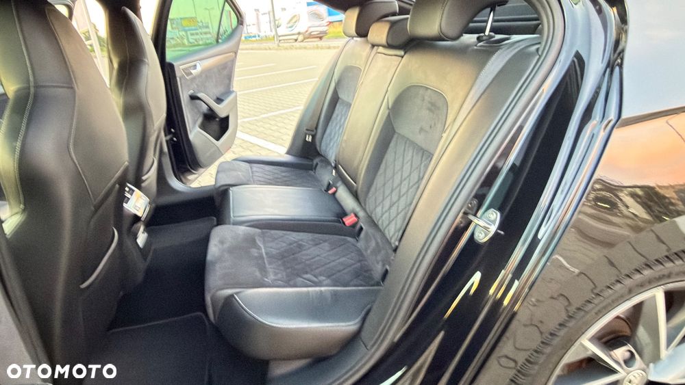 Skoda Superb 2.0 TDI Sportline DSG - 10