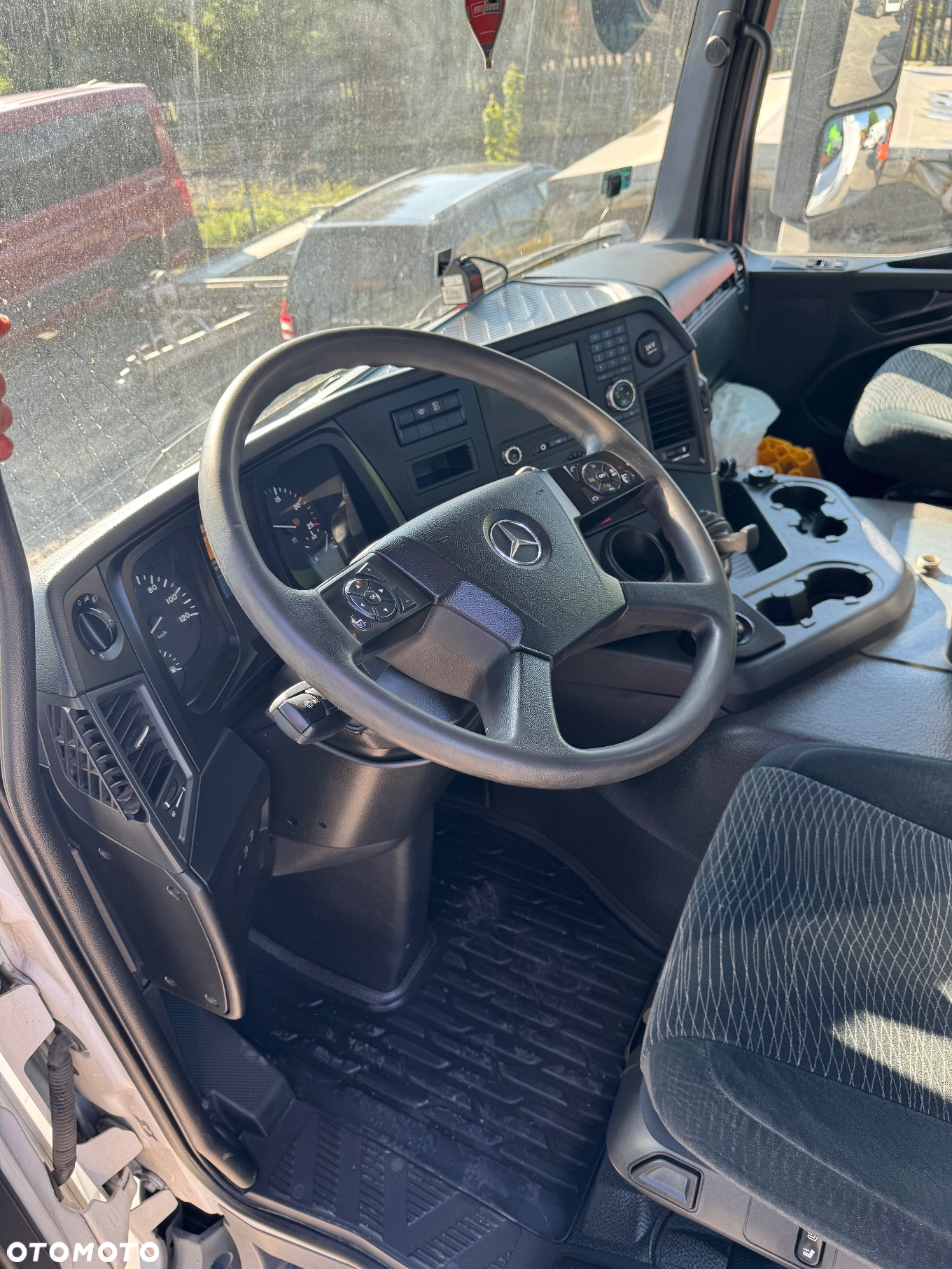 Mercedes-Benz AROCS - 10