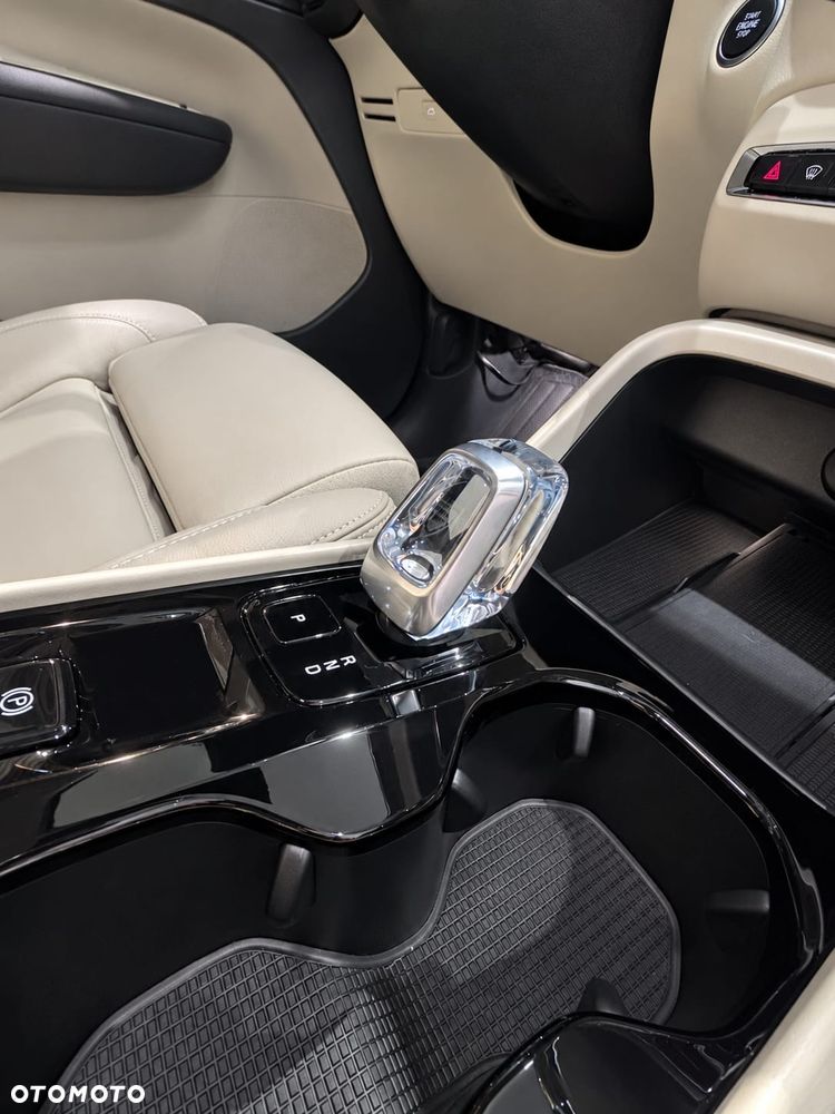 Volvo XC 40 B3 Ultra Dark - 8