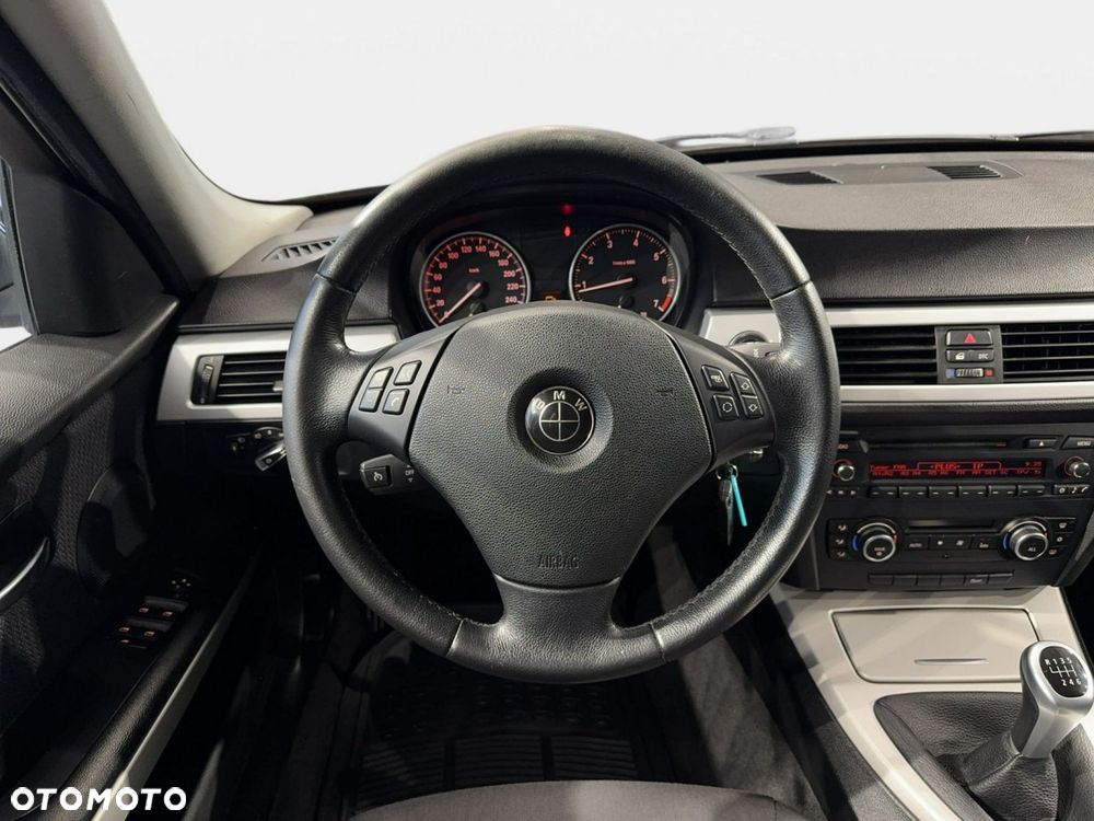BMW Seria 3 - 15