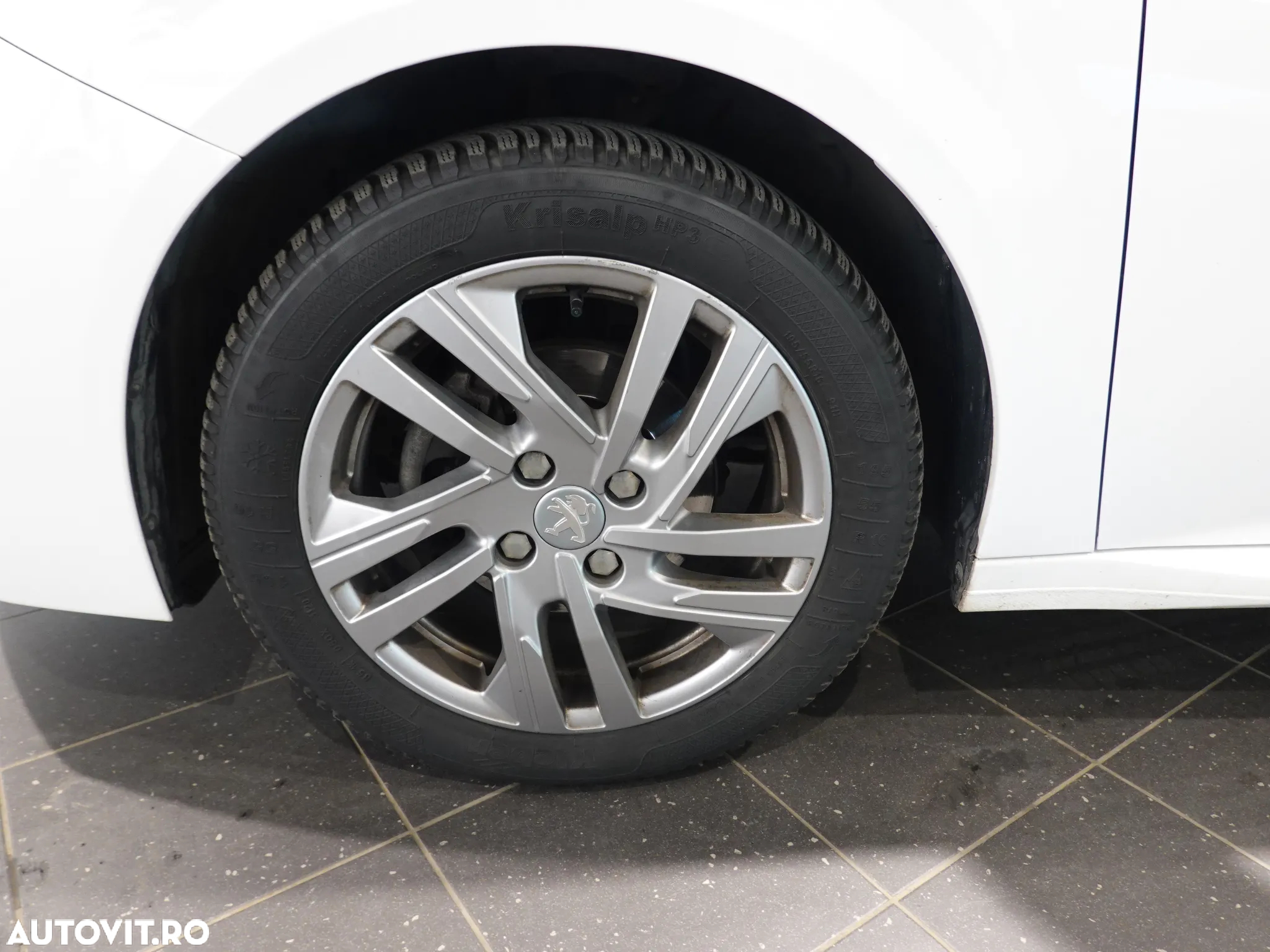 Peugeot 208 - 5
