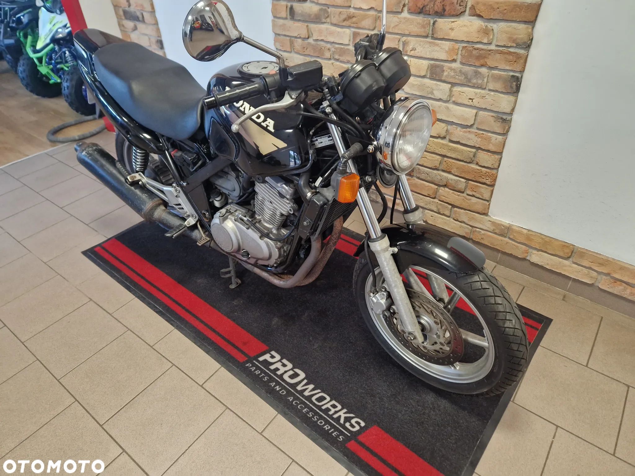 Honda CB - 1