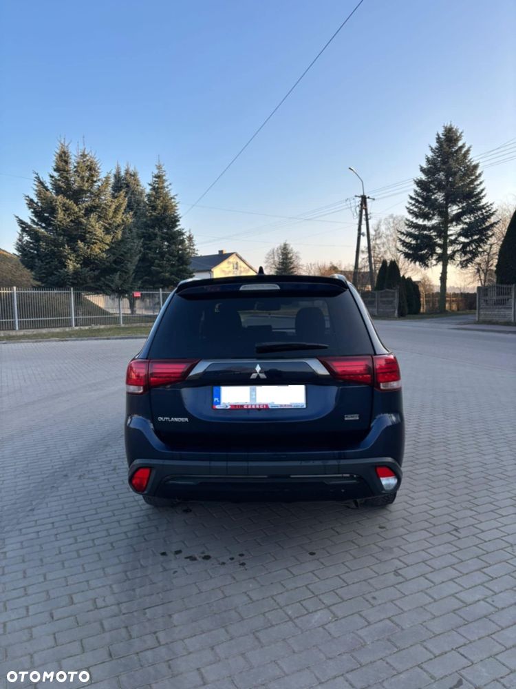 Mitsubishi Outlander - 11