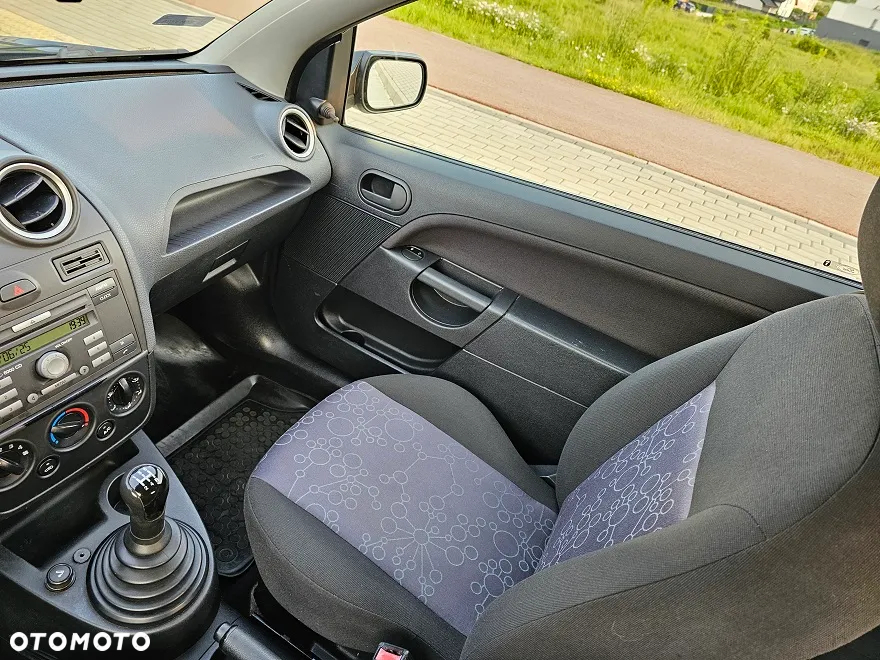 Ford Fiesta 1.3 Ambiente - 23