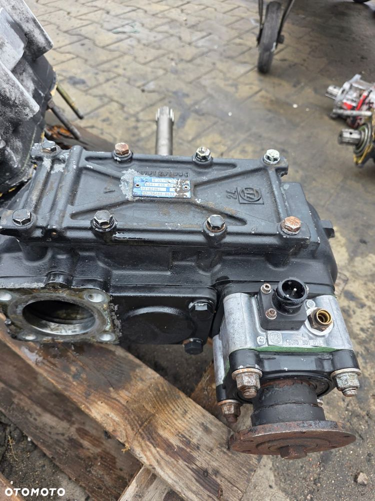 PRZYSTAWKA ODBIORU MOCY ZF PTO - 2