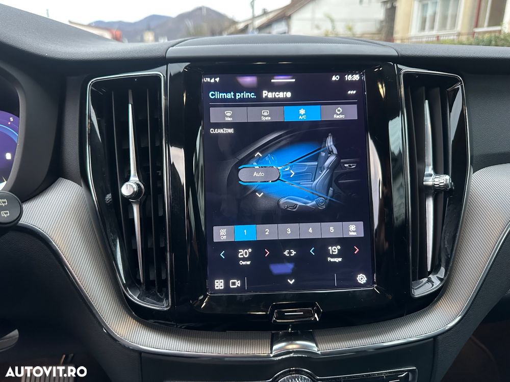 Volvo XC 60 B4 D Ultimate Dark - 24