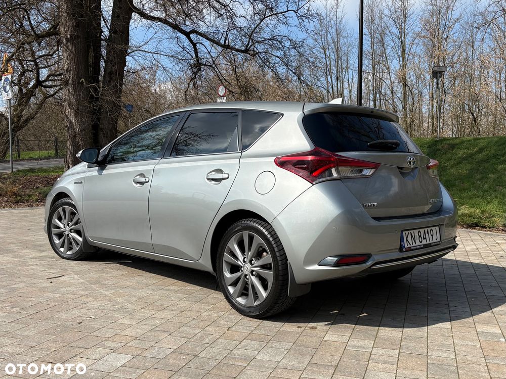 Toyota Auris Hybrid 135 Prestige - 2