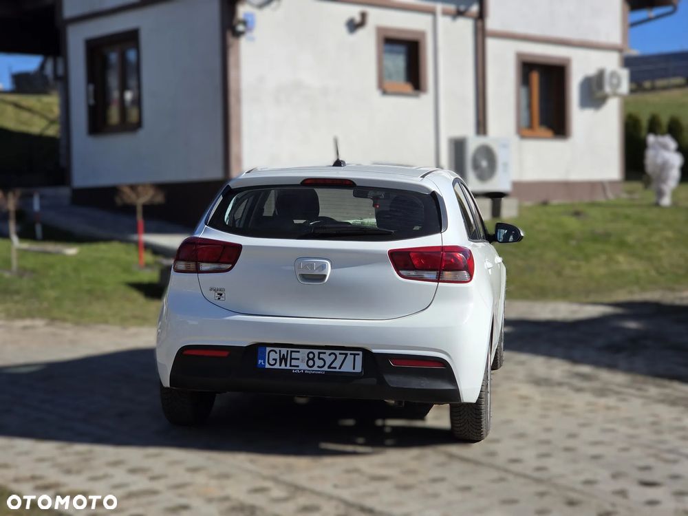 Kia Rio 1.2 L - 18