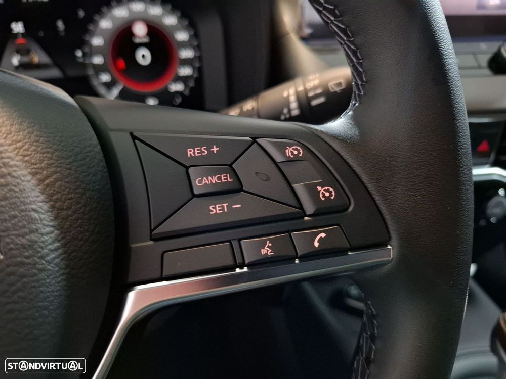 Nissan Juke 1.6 Hybrid N-Connecta — fotografia 17
