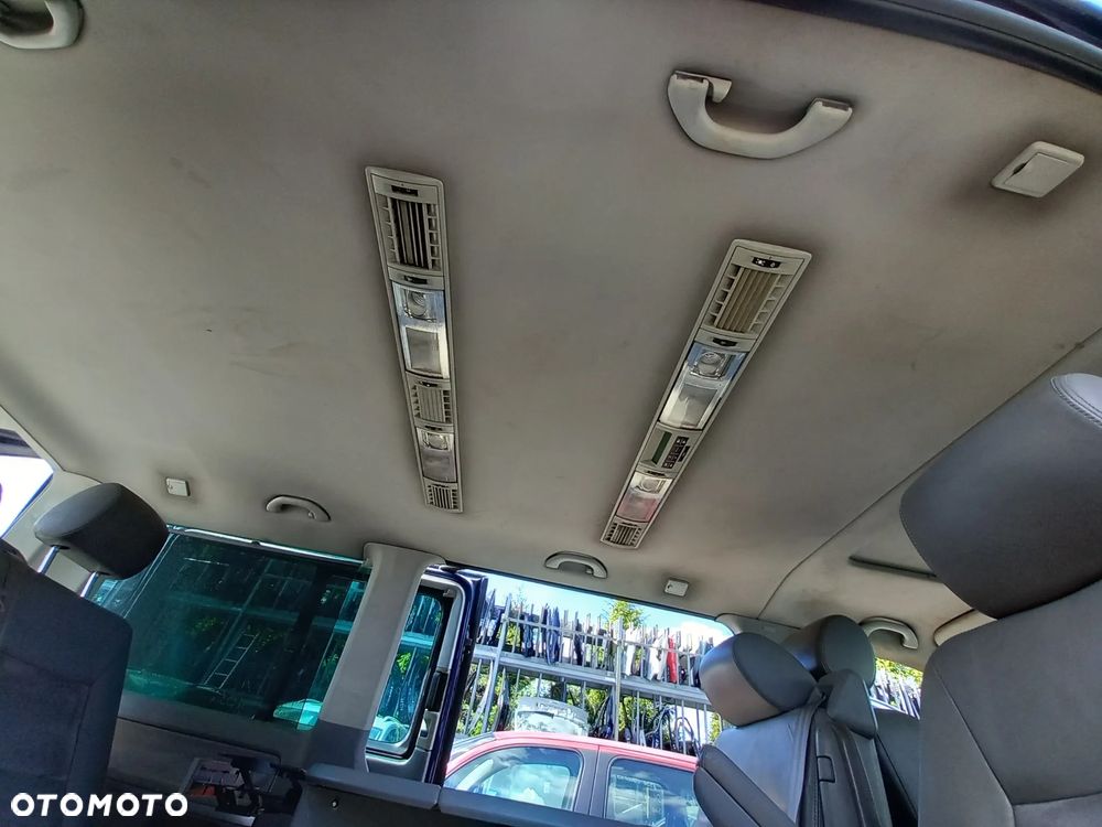 VW TRANSPORTER T5 MULTIVAN KOMPLETNA PRZEKŁADKA FOTELI DYWANÓW PODSUFITKI BOCZKI SŁUPKI NA MULTIVAN KOMPLET Z STOLIKIEM I ROLETĄ SKÓRA ALCANTARA - 19